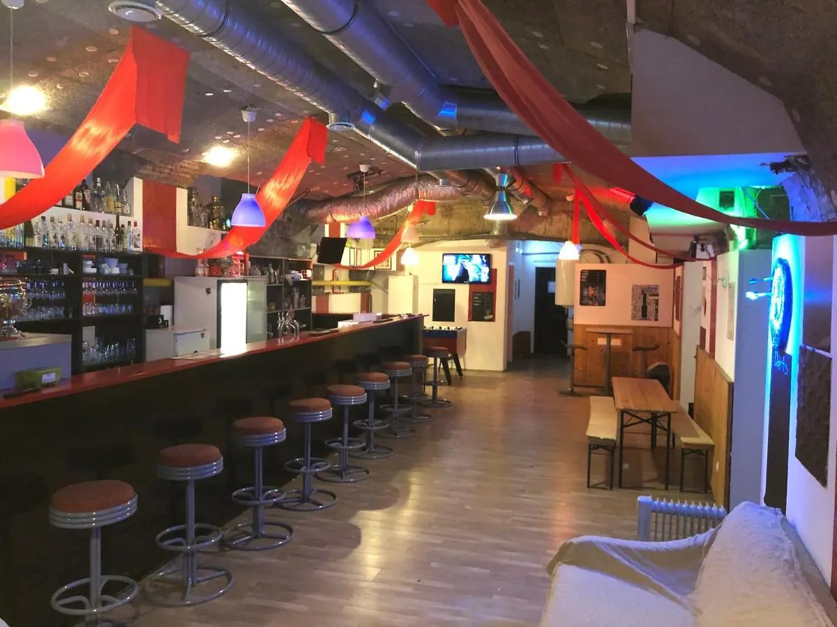 Whole Basement Former Pub For Stag Do, Bachelor House Party Flat 布达佩斯