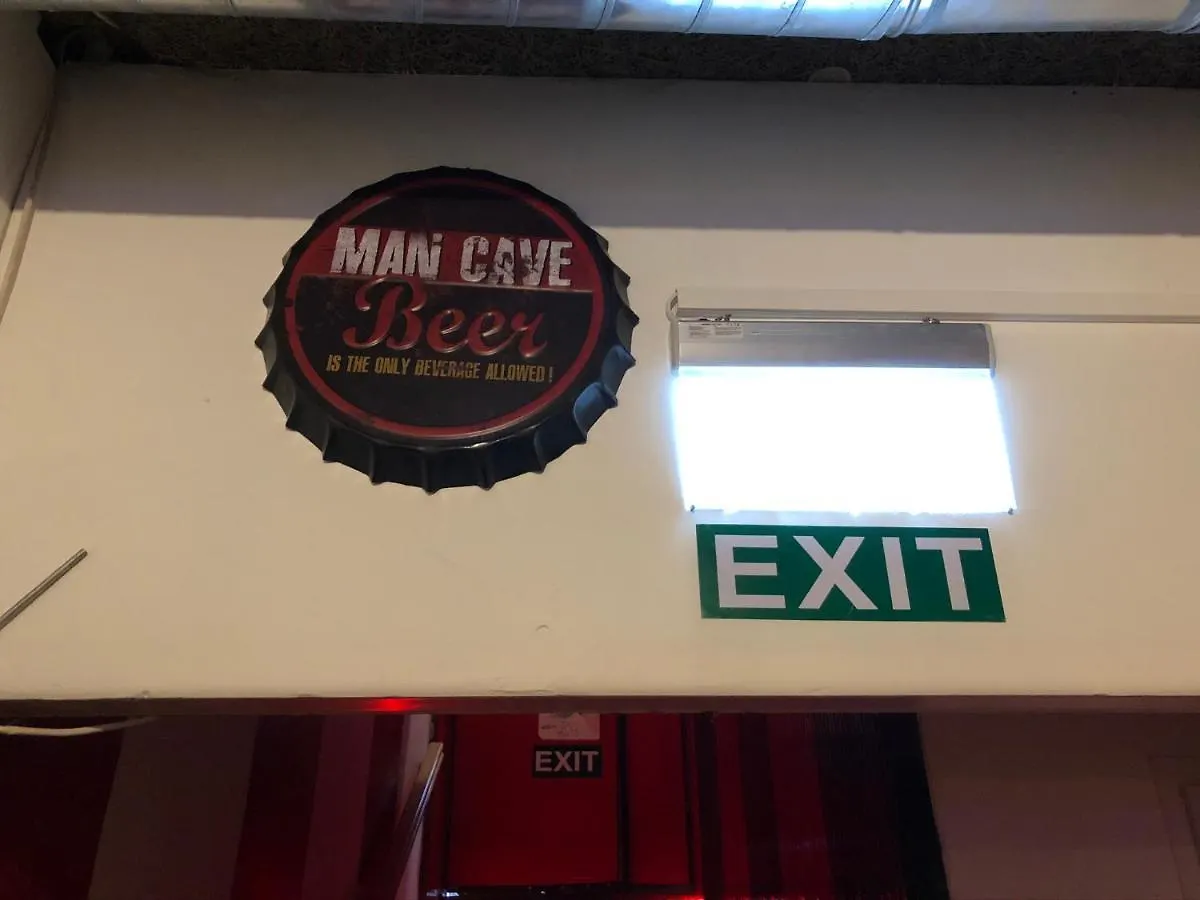公寓 Whole Basement Former Pub For Stag Do, Bachelor House Party Flat 布达佩斯