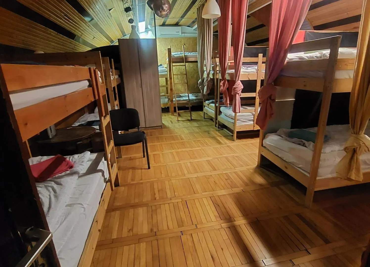 Whole Basement Former Pub For Stag Do, Bachelor House Party Flat 布达佩斯 0*,  匈牙利